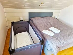 2 chambres, fer et planche à repasser, Wi-Fi, draps fournis