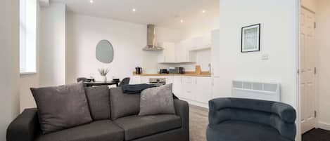 Una televisión, una oficina