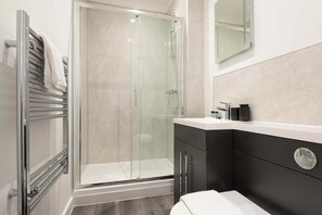 Shower, hair dryer, towels, shampoo