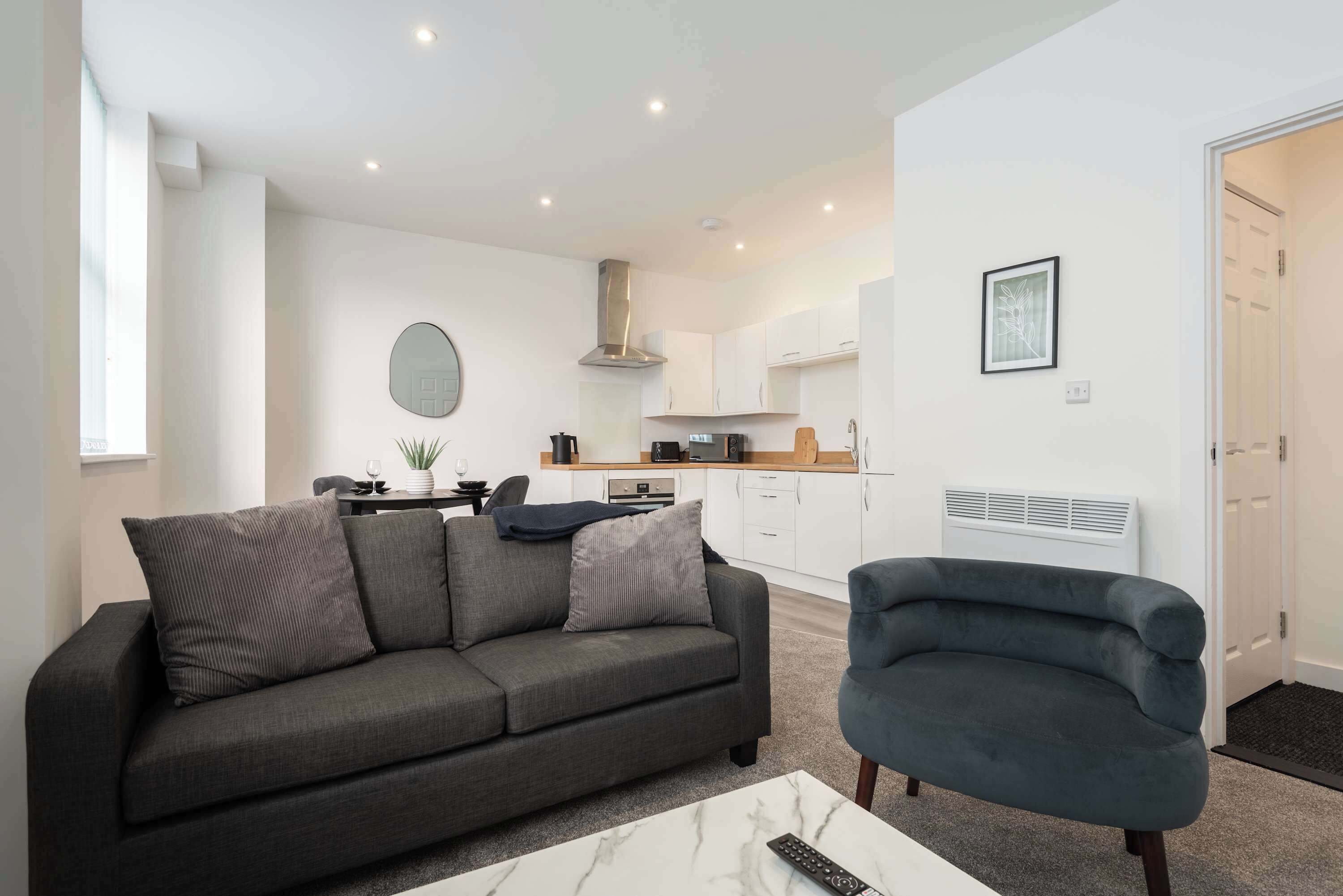 Una televisión, una oficina