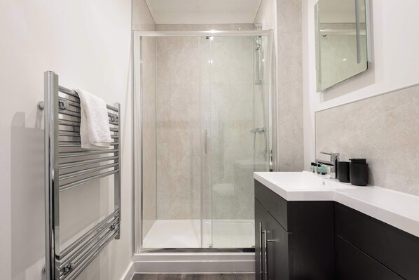 Shower, hair dryer, towels, shampoo