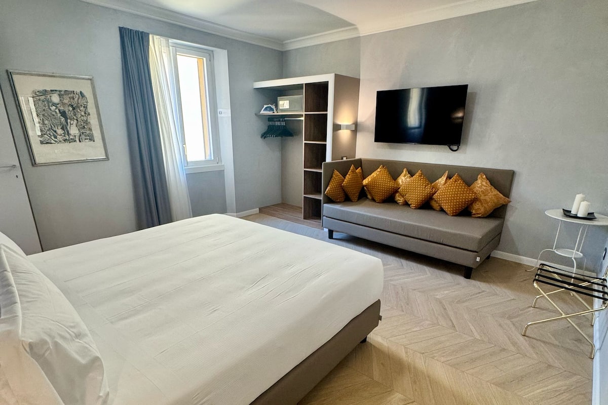 Deluxe Apartment | 1 bedroom, down duvets, in-room safe, iron/ironing board