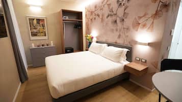 Apartment, Kitchen | 1 bedroom, down comforters, in-room safe, iron/ironing board