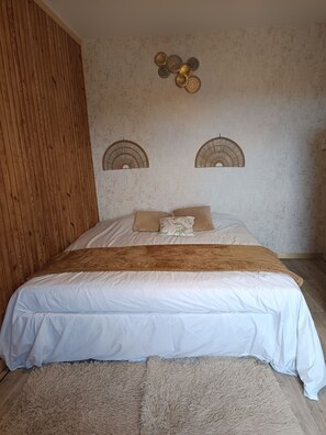 2 bedrooms, travel cot, free WiFi, bed sheets - Self-catering apartment near Épinal, Remiremont, and 30 min from Gérardmer (Pouxeux)