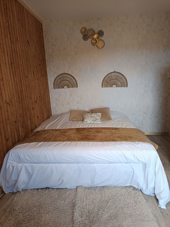 2 bedrooms, travel crib, free WiFi, bed sheets - Self-catering apartment near Épinal, Remiremont, and 30 min from Gérardmer (Pouxeux)