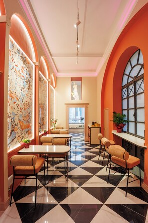 Free daily buffet breakfast - The Other Duomo House (Naples)