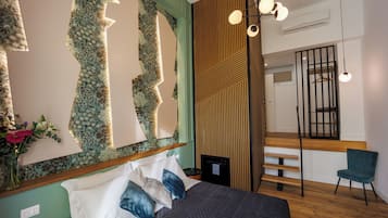 1 habitación, caja de seguridad en la habitación y escritorio