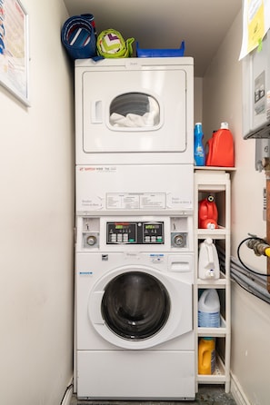 Interior - Perfect Beach Studio:  Full Kitchen, bath, steps from the ocean boardwalk, AC/Heat and parking. (San Diego)