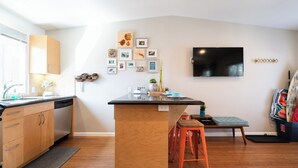 Interior - Perfect Beach Studio:  Full Kitchen, bath, steps from the ocean boardwalk, AC/Heat and parking. (San Diego)