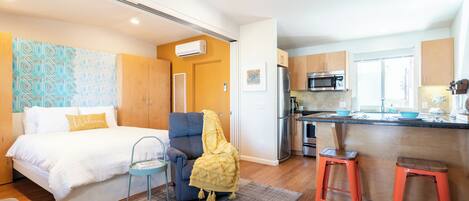 Iron/ironing board, travel crib, free WiFi, bed sheets