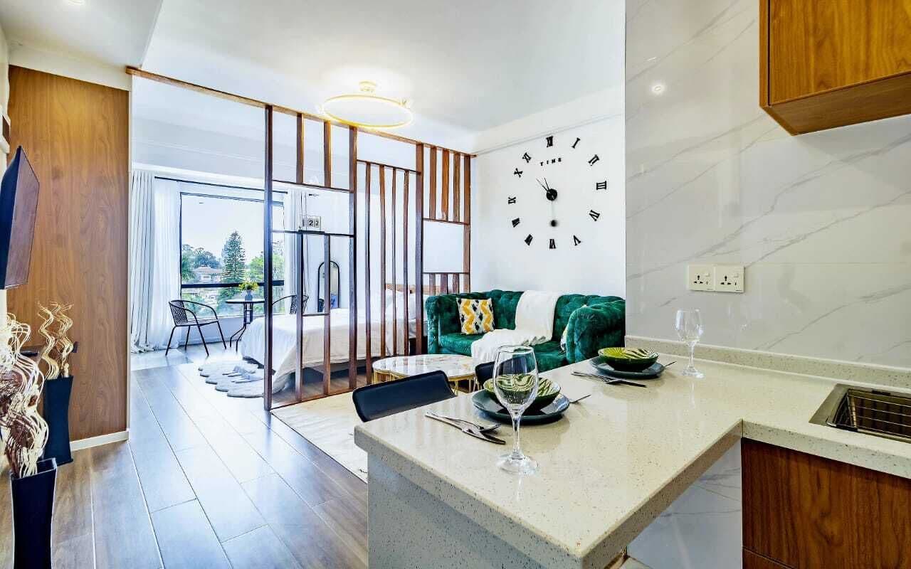 Comfort Studio, 1 King Bed, Private Pool, City View | Living area