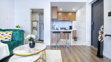 Comfort Studio, 1 Katil Raja (King), Private Pool, City View | Dapur peribadi | Pembancuh kopi espreso, pembancuh kopi/teh, cerek elektrik