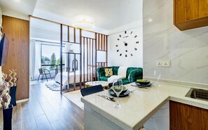 Appartamento, piscina privata, vista città | 1 camera, biancheria da letto di alta qualità, materassi in memory foam