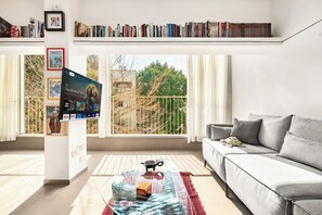 Apartment | Living area | TV