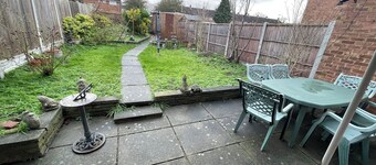 3 Bedroom House Close to Town Centre and Train Station with Driveway and Garden