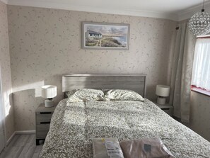 3 chambres, fer et planche à repasser, Wi-Fi, draps fournis