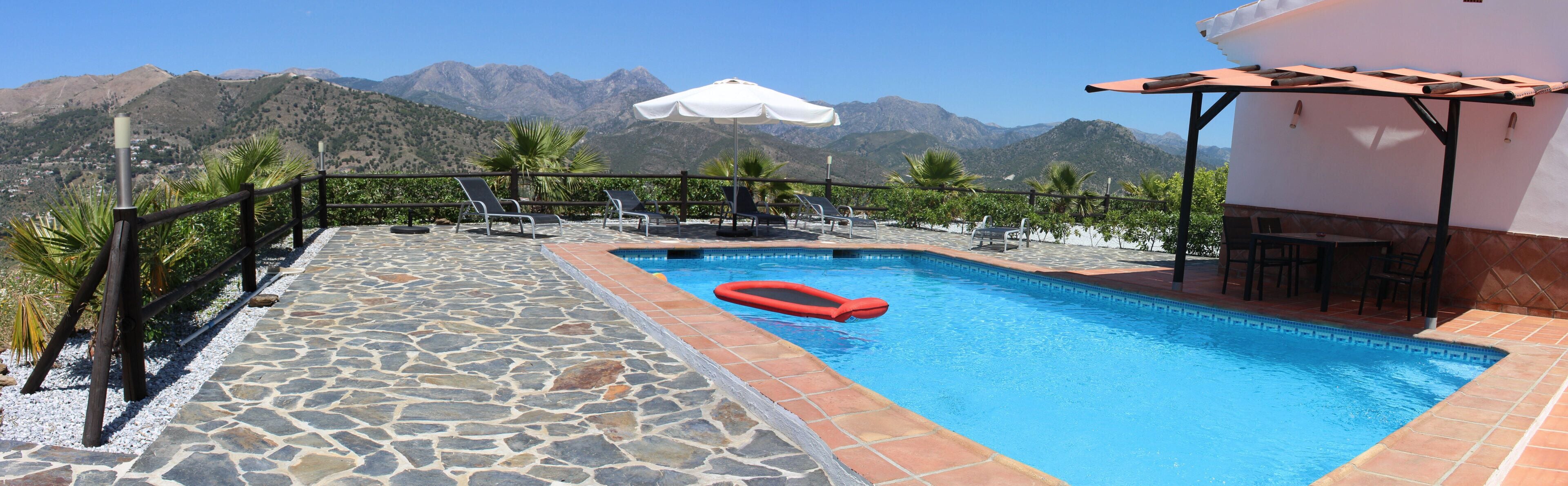 室外游泳池，恒温泳池