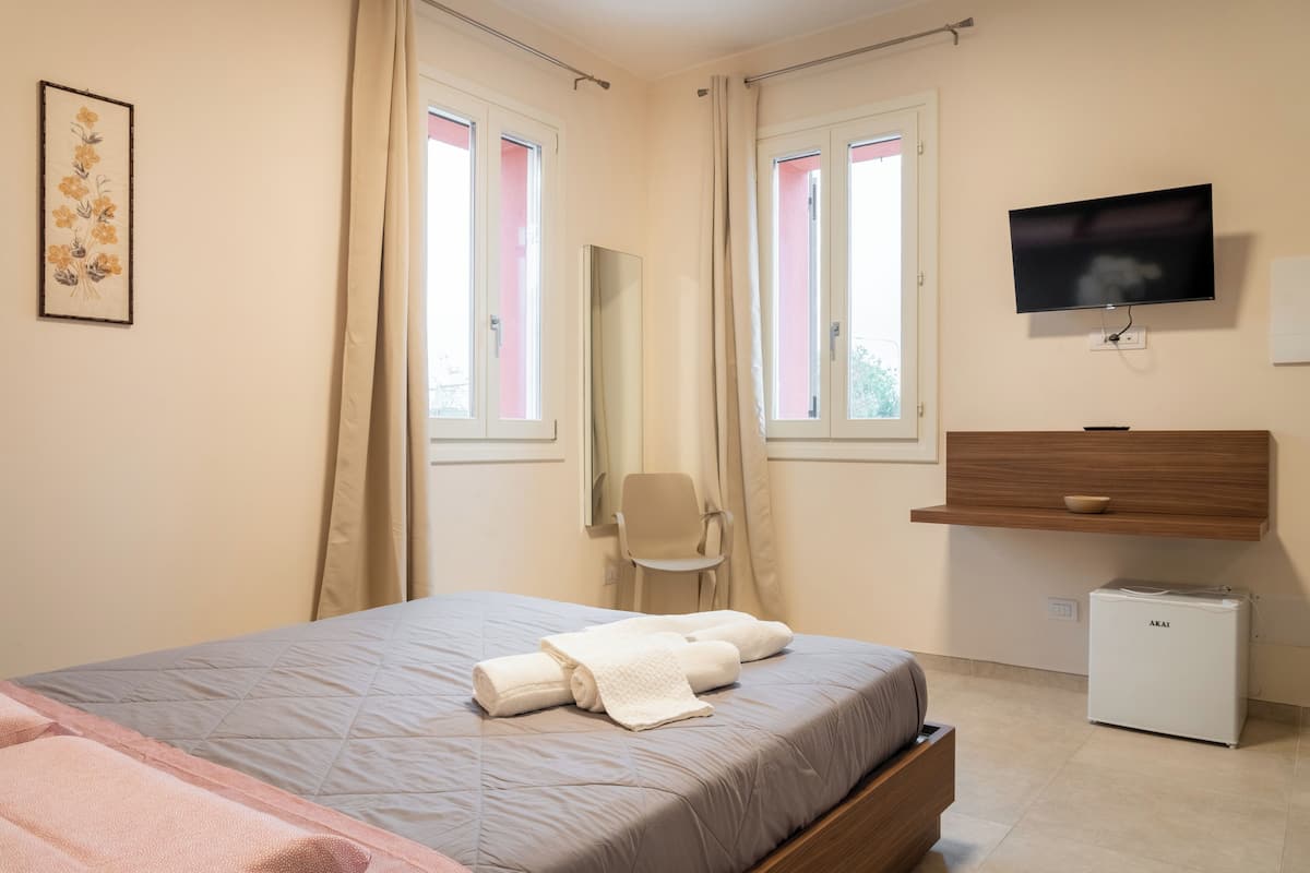 Desk, laptop workspace, free WiFi, bed sheets