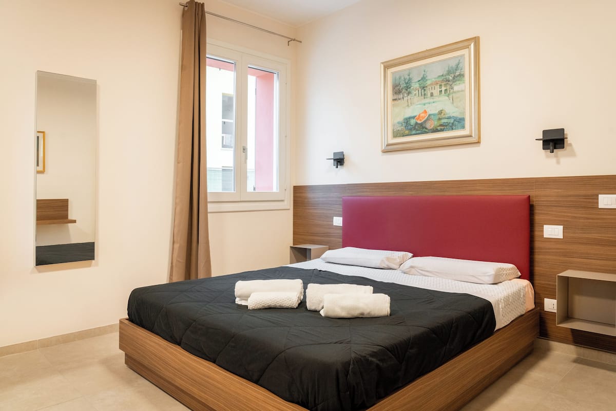 Deluxe Triple Room | Desk, laptop workspace, free WiFi, bed sheets