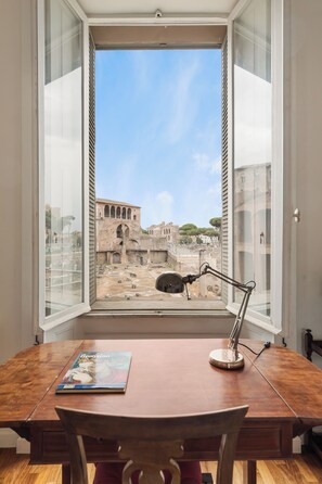 Interior - NEW overlooking ancient Rome (Roma)