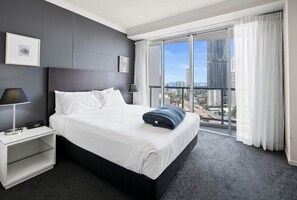 2 bedrooms, iron/ironing board, free WiFi, bed sheets - Stunning 2-Bedroom Ocean View Apartment on 18h Floor in Surfers Paradise! (Gold Coast)