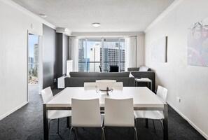 Interior - Stunning 2-Bedroom Ocean View Apartment on 18h Floor in Surfers Paradise! (Gold Coast)