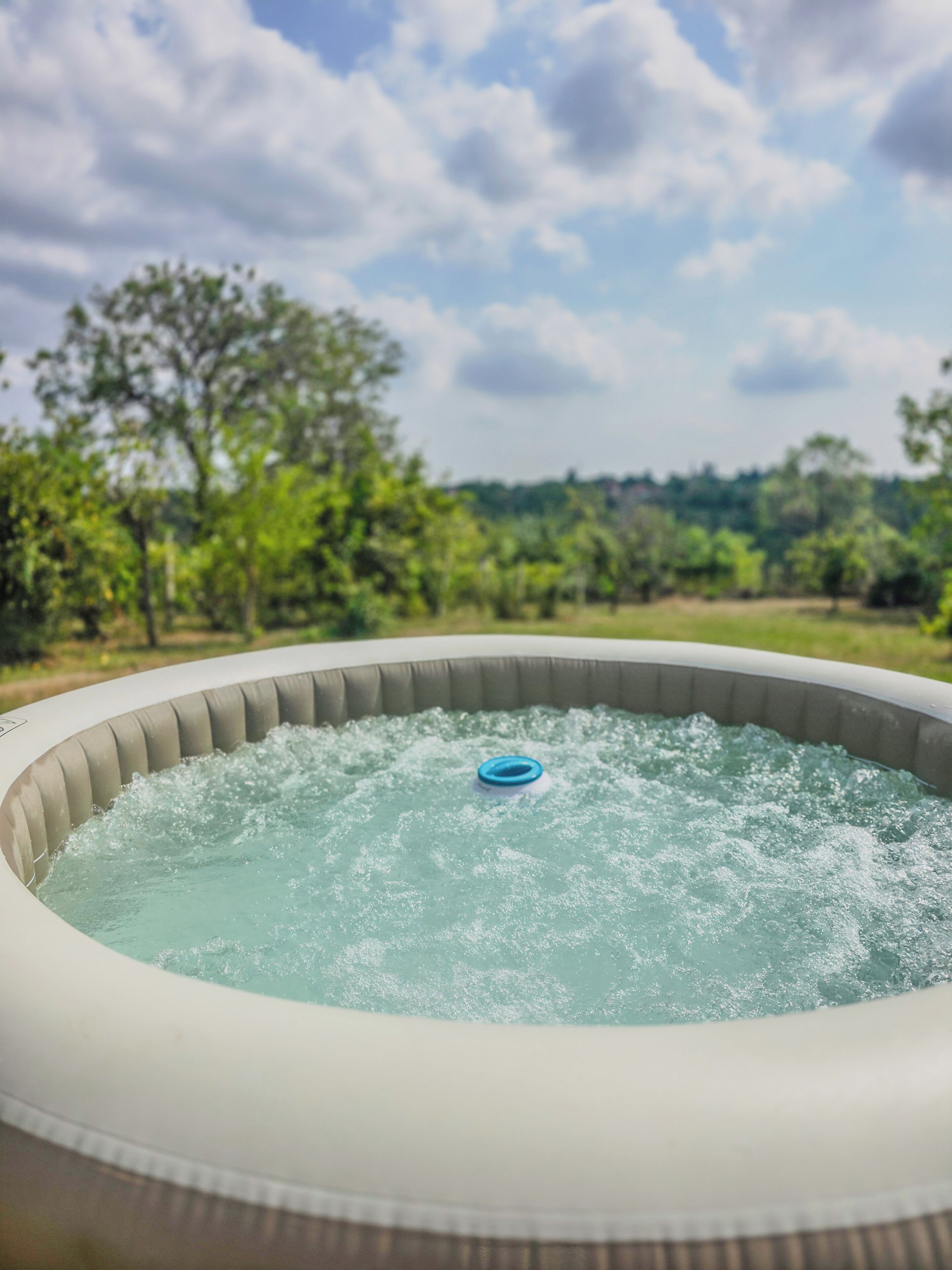 Bain à remous extérieur