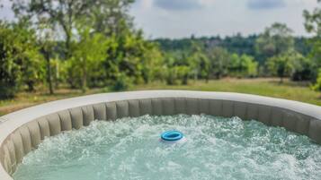 House, 3 Bedrooms, Smoking, Private Pool | Outdoor spa tub