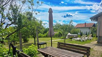 Ferienhaus, 3 Schlafzimmer, Raucher, eigener Pool | Speisen im Freien