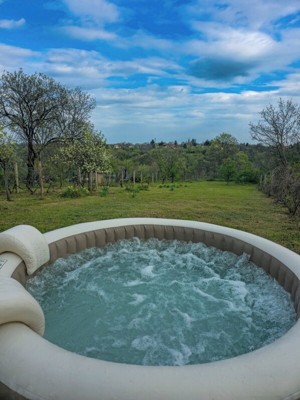 House, 3 Bedrooms, Smoking, Balcony | Outdoor spa tub
