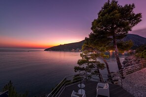 Property grounds - Secluded Beachfront Villa: 3 Bedrooms, Private Pool, and Natural Serenity (Trstenik)