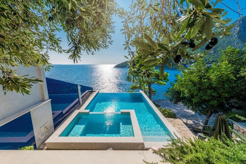Secluded Beachfront Villa: 3 Bedrooms, Private Pool, and Natural Serenity