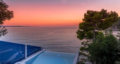 Secluded Beachfront Villa: 3 Bedrooms, Private Pool, and Natural Serenity