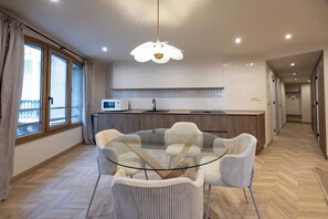 Căn hộ Deluxe | Khu phòng khách | TV màn hình phẳng 