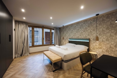 2 habitaciones, tabla de planchar con plancha y wifi gratis . Apartamento Turístico Royal