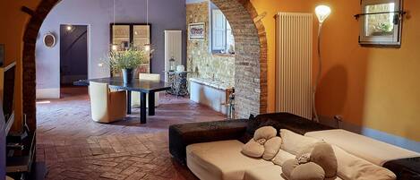 Smart-TV, Kamin, Videospiele, DVD-Player