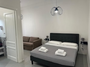 1 bedroom, internet, bed sheets