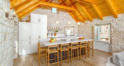 Steinhaus Trogir – Haus mit drei Schlafzimmern und Whirlpool