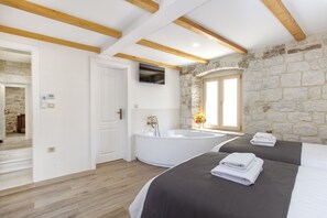 3 Schlafzimmer, Schreibtisch, BĂŒgeleisen/BĂŒgelbrett, Reisekinderbett