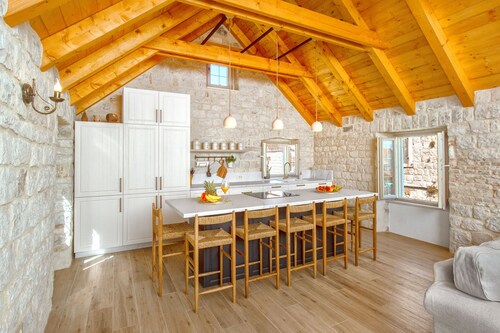 Stone House Trogir - stone house with jacuzzi