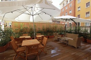 Outdoor dining - Art Atelier Risorgimento Guest House C 1 (ROMA)