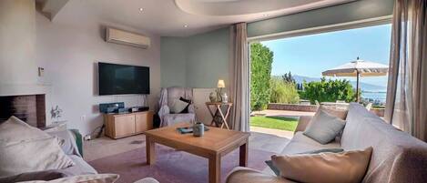 Deluxe Apartment, Garden View | Living area | Flat-screen TV