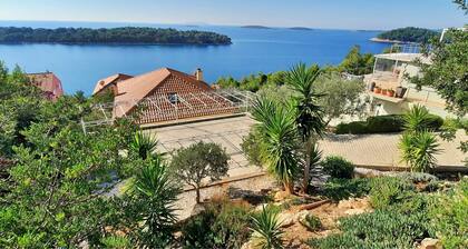 Top family villa for max. 8 p., by the sea, boat mooring, bicycle hit!