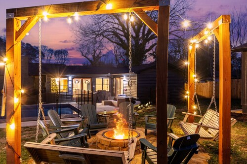 Pet-friendly 8Beds+ Pool & Firepit, 3min to Furman