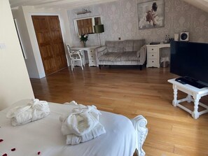 Executive Double Room | Laptop workspace, iron/ironing board, free WiFi - The Thatched Cottage Inn (Shepton Mallet)