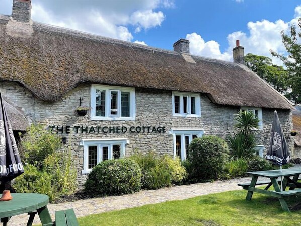 Front of property - The Thatched Cottage Inn (Shepton Mallet)