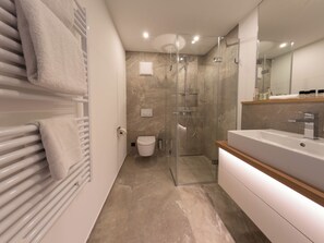 Habitación Premium doble | Ropa de cama hipoalergénica, caja fuerte, escritorio
