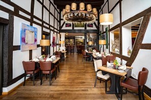 Petit déjeuner, déjeuner, dßner et brunch servis sur place