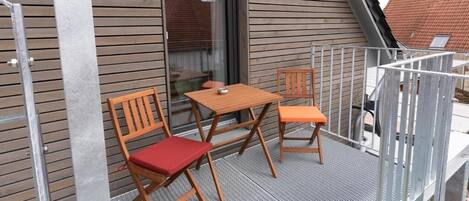 Breakfast, lunch, dinner served; German cuisine