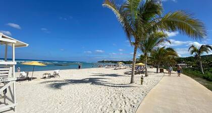 Hospitality Expert Rose Hall: 5BR, Pool, Beach